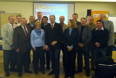 Versammlung 2011 - Der neue Stadtvorstand mit dem neuen Vorsitzenden Andreas Weber (Mitte) und dem bisherigen Vorsitzenden Hans-Jürgen Trommler.